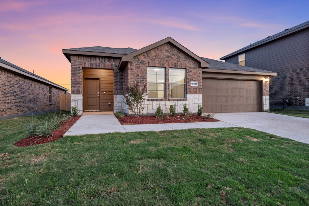 New Homes in The Parks of Alvarado ALVARADO, TX D.R. Horton