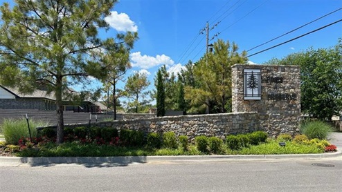 The Pines at the Preserve Broken Arrow community entrance monument